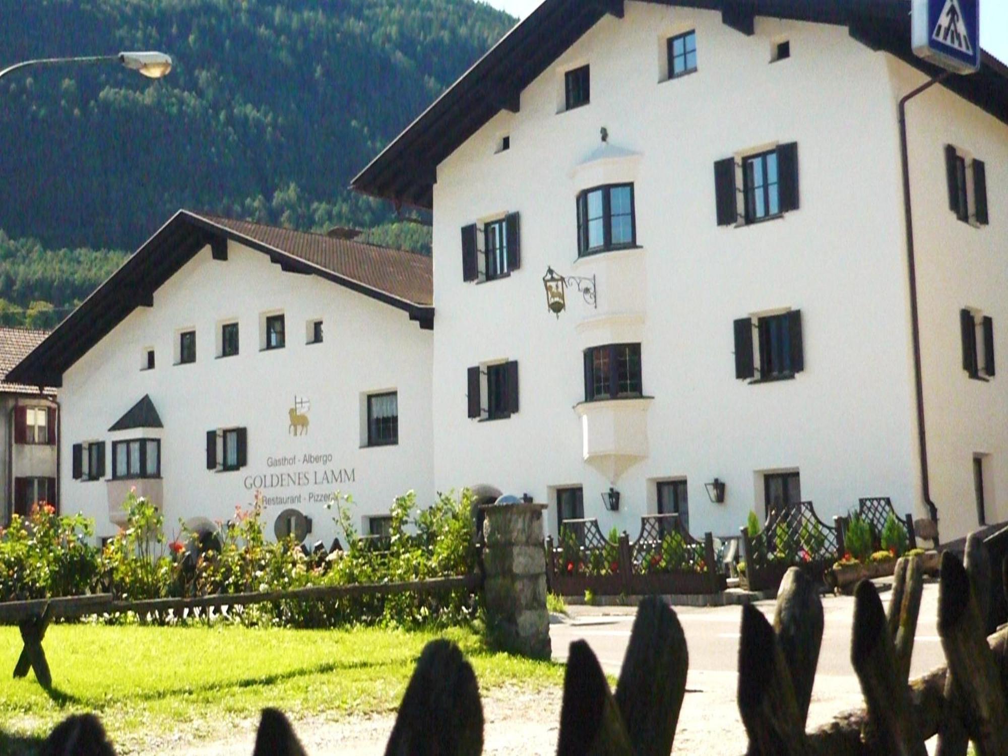 Gasthof Goldenes Lamm Hotel Vahrn Exterior photo