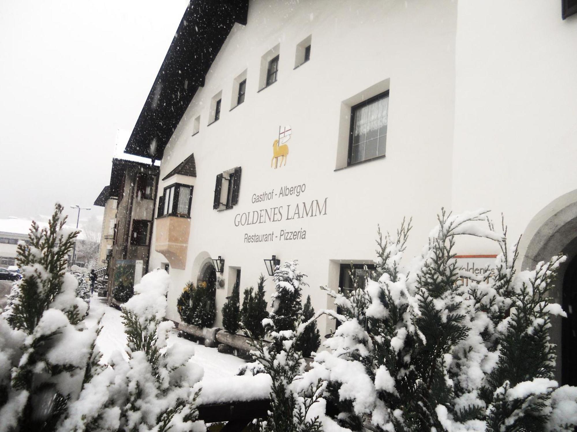 Gasthof Goldenes Lamm Hotel Vahrn Exterior photo